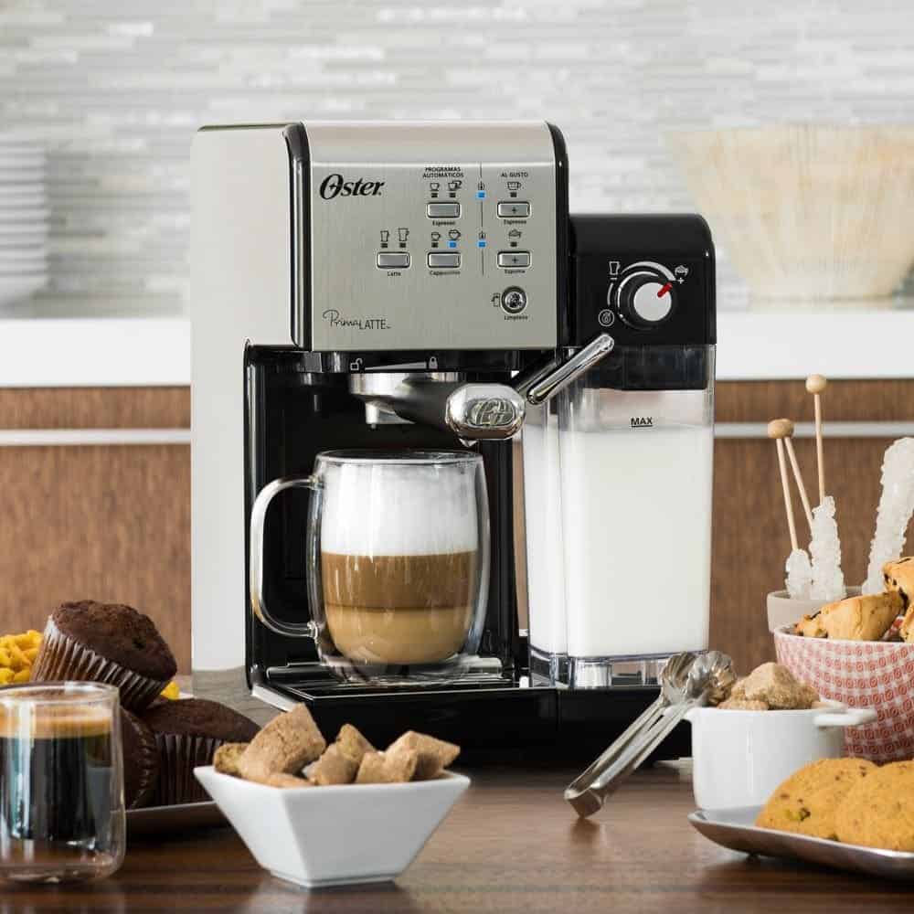 Cafeteira Expresso Oster PrimaLatte Preto E Prata BVSTEM6701SS Promotop