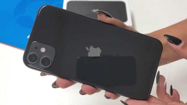 iPhone 11 Preto, com Tela de 6,1", 4G, 256 GB e Câmera de 12 MP - MWLT2BR/A