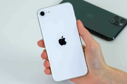 iPhone SE 64 GB Preto 4.7" iOS 13 4G 12MP - Apple