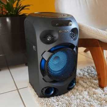 Mini System One Box Torre Sony Muteki MHC-V02D com CD, Conexão USB, Iluminação, Karaoquê e Bluetooth, Preto