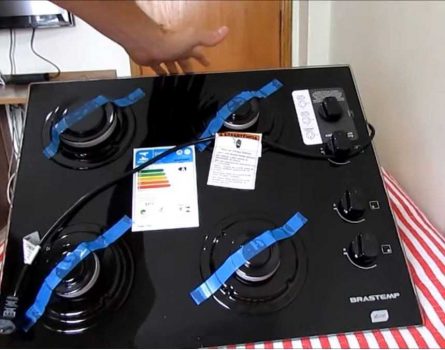 Cooktop 4 bocas com grades piatina e acendimento automático BDD61AE