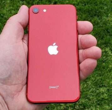 iPhone SE Preto, com Tela de 4,7", 4G, 64 GB e Câmera de 12 MP - MHGP3BR/A