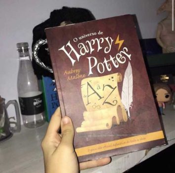 O universo de Harry Potter de A a Z (Português) Capa comum