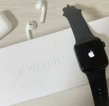 Apple Watch Series 5 Gps, 40 mm, Alumínio Cinza Espacial, Pulseira Esportiva Preto e Fecho Clássico - Mwv82bz/a