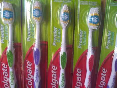 5 Un. Escova Dental Colgate Premier Clean