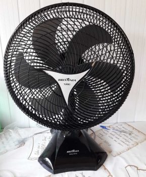 Ventilador de Mesa Britânia Super 40 com 3 Velocidades, 6 Pás, 130W – Preto
