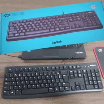 Teclado com fio USB Logitech K120 Resistente à Respingos e Layout ABNT2
