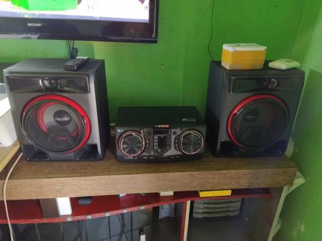 Mini System LG Bluetooth 950W CD Player FM - Karaokê USB XBOMM CL65