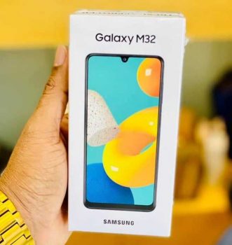 Smartphone Samsung Galaxy M32 128GB 4G Wi-Fi Tela 6,4'' Dual Chip 6GB RAM Camera Quadrupla + Selfie 20MP