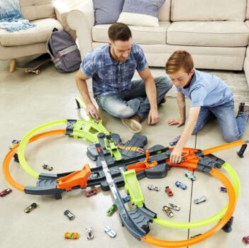 Hot Wheels Action Pista de brinquedo Mega Batidas, Multicolorido, GWT41