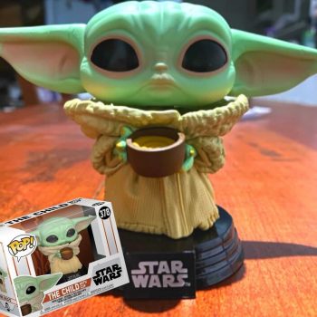 Funko Pop! Star Wars: The Mandalorian - The Child with Cup Vinyl Bobblehead