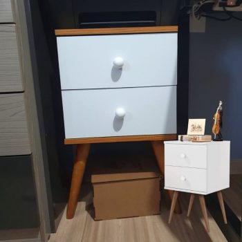 Mesa De Cabeceira com 2 gavetas e pés retrô 30cm - Nature/Branco - Candy - Mania de Móveis