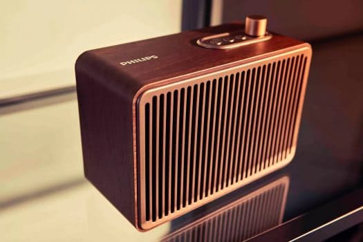 Caixa de som Philips vintage com conexões bluetooth, auxiliar e energia para 10 horas TAVS500/00