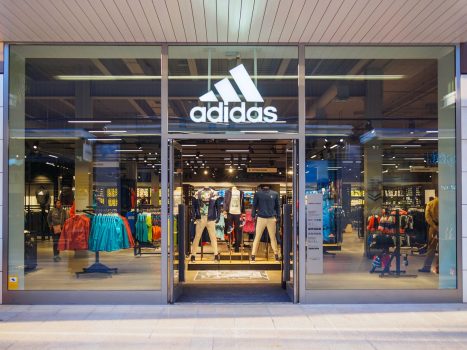Linha Adidas com até 50% OFF - Calçados, Roupas e Acessórios!