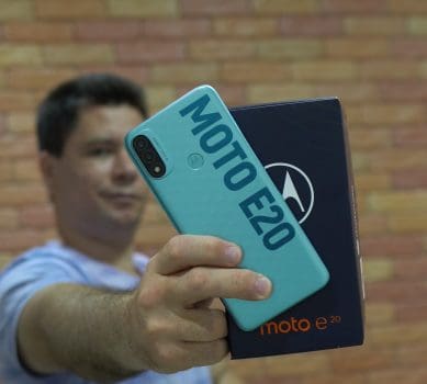 Moto E20, com Tela de 6,5", 4G, 32GB e Câmera Dupla de 13MP + 2MP - XT2155-1