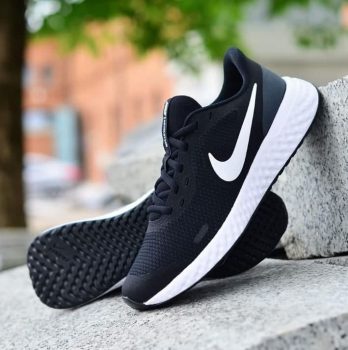 Tênis Nike Revolution 5 Feminino - Preto+Branco