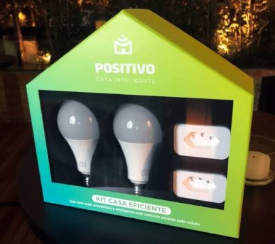 Kit Casa Eficiente Positivo Casa Inteligente, mais economia para sua casa conectada, contém 4 itens (2x Smart Plug Wi-Fi, 2x Smart Lâmpada Wi-Fi), Bivolt – Compatível com Alexa