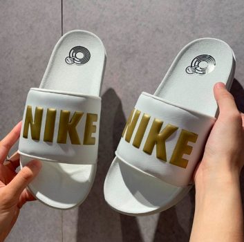 Chinelo Slide Nike OffCourt Feminino