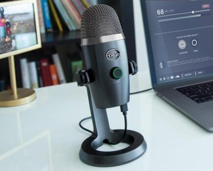 Microfone Condensador USB Blue Yeti Nano com Captação Cardióide e Omnidirecional, Plug and Play para Podcast e Gravações em PC e Mac - Cinza