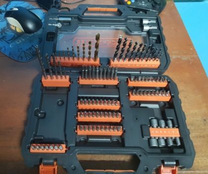 BLACK+DECKER Kit de Furar e Parafusar com Maleta 104 Peças para Furar e Parafusar A7230-XJ