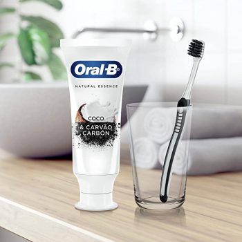 Creme Dental Oral-B Natural Essence com Óleo de Coco e Carvão - 102g
