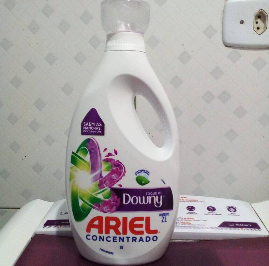 Lava Roupas Ariel Expert com Toque de Downy - 2L