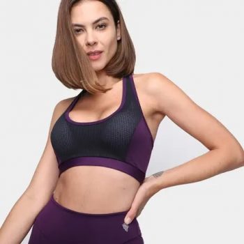 Seleção de Tops Gonew feminino