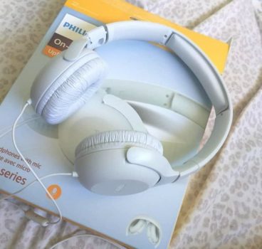 Headphone Philips Série 2000 - TAUH201WT/00 com Microfone Branco