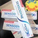 Sensodyne Rápido Alívio Creme Dental para Dentes Sensíveis Kit Leve 3 Pague 2, 90g cada, Branco