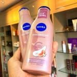 NIVEA Hidratante Corporal Beleza Radiante Pele Uniforme - Para a beleza da pele negra, uniformiza o tom da pele em 2 semanas e repara as áreas ressecadas, com Vitamina C - 200ml