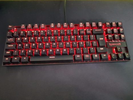 Teclado Gamer Redragon Kumara Red Mecânico ABNT2 Switch Outemu Brown K552-2 PT-Brown, UNICO