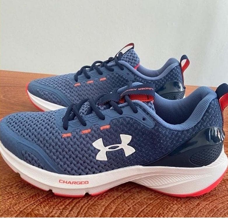 Tênis Under Armour Charged Prompt