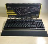 Teclado Mecânico Gamer Corsair K68 CH9102019-BR Switch Cherry com Iluminação RGB