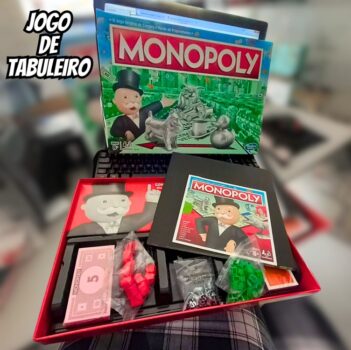 Hasbro Gaming, Jogo de Tabuleiro Monopoly – Jogos de Educação Financeira para Adultos e Crianças a Partir de 8 Anos, Presentes de Natal para Meninos e Meninas