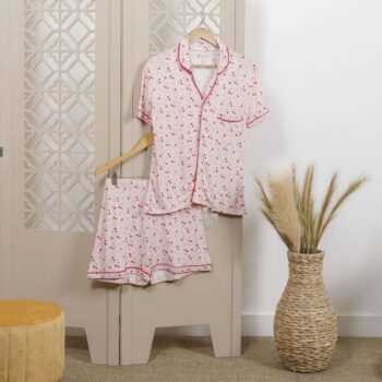 Seleção de pijamas femininos, masculinos e Infantis com 70% de CASHBACK