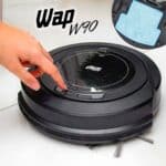 Aspirador de Pó Robô WAP ROBOT W90 Automático 3 em 1 Varre Aspira Passa Pano MOP para Limpeza 30W Bateria Recarregável Bivolt, Cor: Preto