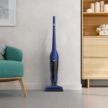 Aspirador de Pó Vertical 1000W Dynamica Electrolux filtro HEPA fio Elétrico 6m acessorios (DYN10)