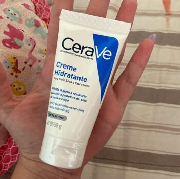 CeraVe, Creme Hidratante Corporal, com textura Cremosa e Ácido Hialurônico