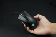 Mouse Gamer Razer Deathadder V2 Mini, Chroma, Optical Switch, 6 Botões, 8500DPI + Mouse Grip Tape - RZ01-03340100-R3U1