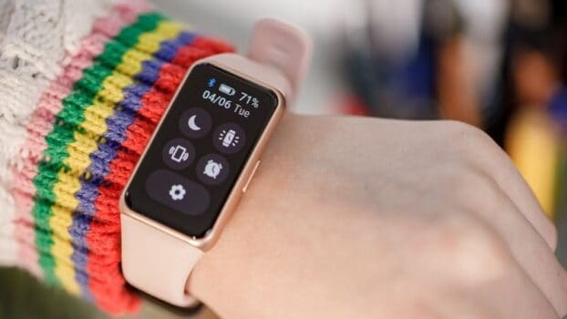 Smartwatch Huawei Band 6 1.47''Amoled Bluetooth Monitoramento De Frequência Cardíaca De Spo2 E De Sono Bateria De Longa Duração - Rosa