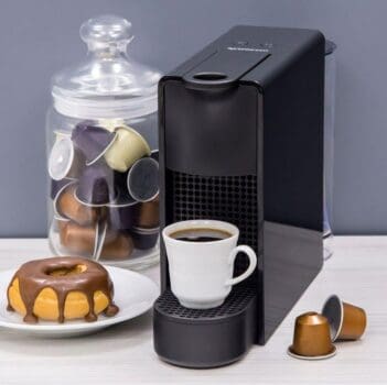 Cafeteira Nespresso Essenza Mini Preta