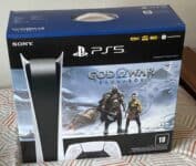 Console Sony PS5 Edição Digital + God of War Ragnarök, Branco