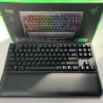 Razer Teclado mecânico BlackWidow TE Chroma v2 TKL Tenkeyless para jogos: Teclas Verdes, Táteis e Clicky, Iluminação Chroma RGB, Apoio de Pulso Magnético, Macros Programáveis, Preto fosco