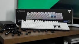 Teclado Mecânico Gamer Force One Avro Rainbow, Switch Blue, US, Black/White, FR.TC.AV.02