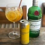 Gin Tanqueray London Dry 750ml + 4 Latas do Energético Red Bull Frutas Tropicais 250ml