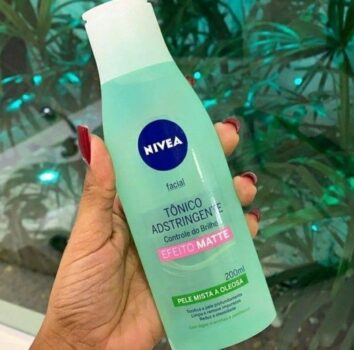 NIVEA Tônico Facial Controle do Brilho - Remove profundamente as impurezas, ajuda a controlar a oleosidade, contém vitamina B5 e é livre de álcool etílico em sua fórmula - 200ml