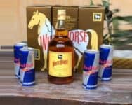 Whisky Escocês White Horse 1 Litro + 4 Latas do Energético Red Bull Energy Drink 250ml