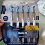 Escova Dental Oral-B Pro-Saúde 7 benefícios - 5 Unidades