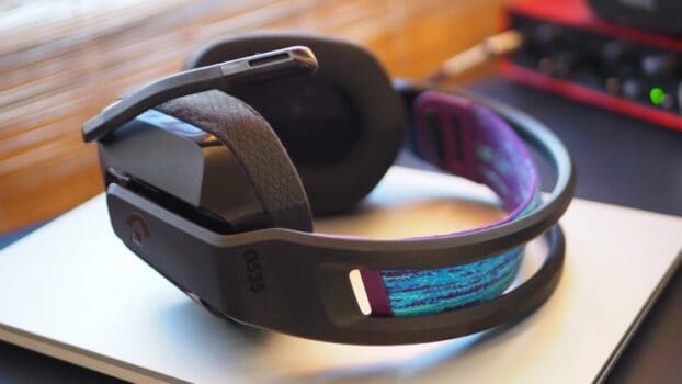 Headset Gamer Sem Fio Logitech G535 LIGHTSPEED com Almofadas com Espuma de Memória, Design Leve, Controles Integrados, Microfone Flip-to-Mute e Bateria Recarregável para PC, PS4, PS5 - Preto