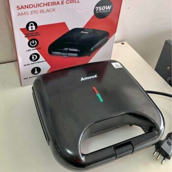 Sanduicheira Amvox AMS 370 Preta 750W